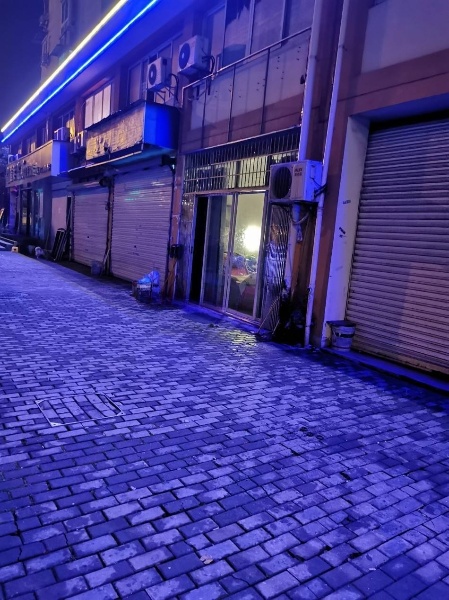 洞桥明苑东区，东北门，面对小区